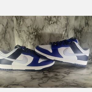 Nike dunk low sz 11 (negotiable)